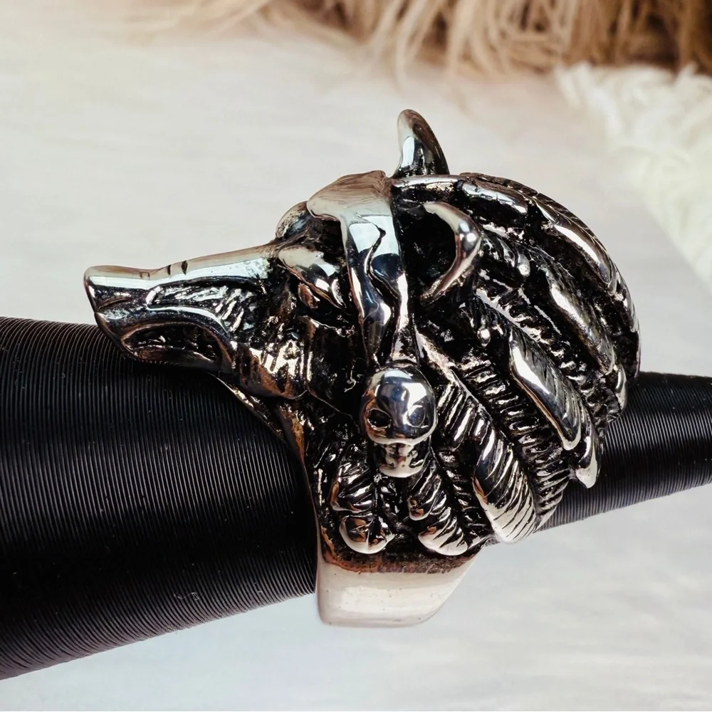 Silvertone Weighted Wolf Head Skull Accent Ring sz 8 1/4